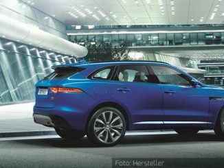 Jaguar F-Pace Außen Seite Blau Klein 16.09.15