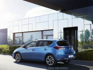 ToyotaAurisAußenBlau2)04.09.15