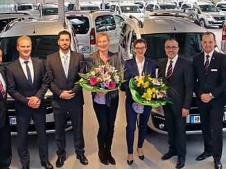 PeugeotHH Tepee Übergabe Team