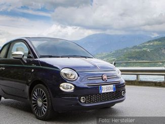 Fiat_500_Riva_Dynamisch_Front-Seite-Arurblau_05.07.16Fiat_500_Riva_Dynamisch_Front-Seite-Arurblau_05.07.16