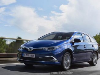 Toyota-Auris-Dynamisch-Front-Seite-Blau-27.04.16