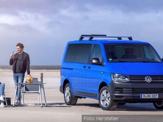 VW-Multivan-Freestyle-Statisch-Front-Seite-Camping-Blau