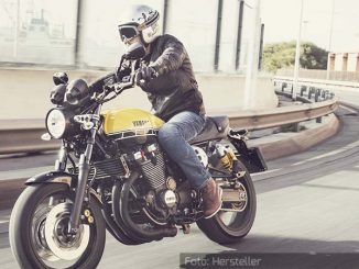 Yamaha-XJR1300-Dynamisch-Seite-Gelb-12.08.16