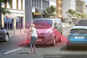 ford-transit-pre-collision-assistent-frau-technik-30-08-16