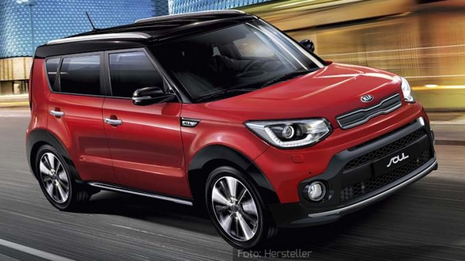 kia-soul-my17-dynamisch-seite-front-nachts-rot-26-10-16