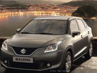 suzuki-baleno-aussen-front-seite-anthrazit-sonnenuntergang-kueste-19-04-16
