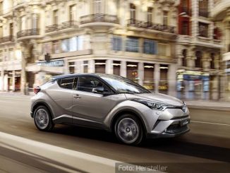 toyota-c-hr-dynamisch1-seite-grau-metallic-27-09-16
