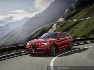 alfa_romeo_stelvio_quadrifoglio_dynamisch_heck-seite-alpenpass-rot-23-11-16x