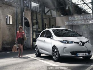 renault-zoe-statisch-front-seite-silbern-frau-08-10-16