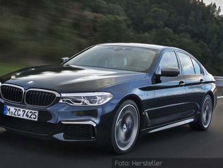 BMW-5er-M-550i-xDrive-Dynamisch-Front-Seite-Marine-Blau-09.01.17