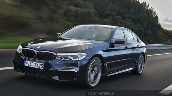 BMW-5er-M-550i-xDrive-Dynamisch-Front-Seite-Marine-Blau-09.01.17