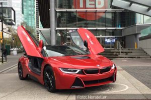 BMW-i8-Statisch-Front-Seite-Rot-Hochformat-Klein-31.05.17