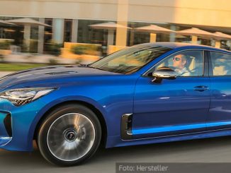 Kia-Stinger-Dynamisch3-Seite-Blau-18.10.17