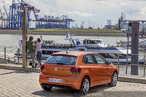 VW-Polo-Statisch3)-Heck-Seite-Elbe-Orange-26.09.17