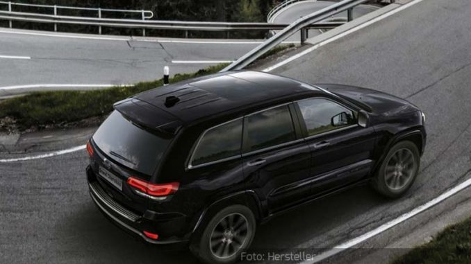Jeep-Grand-Cherokee-Dynamisch-Heck-Seite-Schwarz-13.02.18 Jeep Grand Cherokee