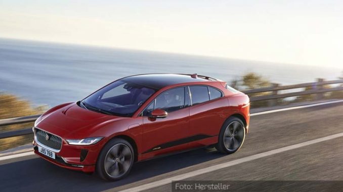 Jaguar-I-Pace-Dynamisch-Seite-Front-Rot-M-02.03.18
