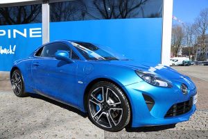 Alpine-A110-Statisch-Seite-Front-Blau-05.04.18