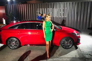 Kia-ProCeed-Barcelona-Enthüllung3)-Rot-Nautic-Center-Draußen-13.09.18