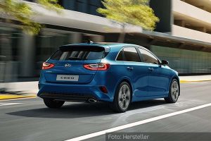 Kia-Ceed-Dynamisch-Seite-Heck-Blau-20.03.18
