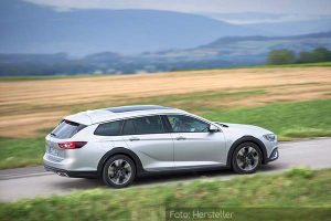 Opel-Insignia-Country-Tourer-Dynamisch-Heck-Seite-Silber-28.08.18