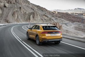 Audi-Q8-Dynamisch-Heck-Seite-Gold-01.10.18