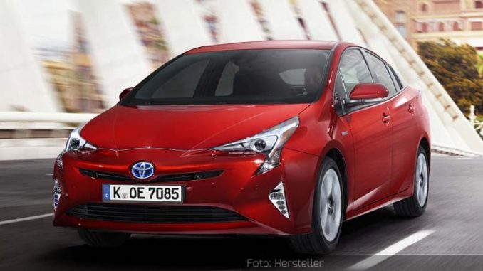 Toyota-Prius-Dynamisch-Front-Seite-Rot-23.10.18 Toyota-Prius-Dynamisch-Front-Seite-Rot-23.10.18