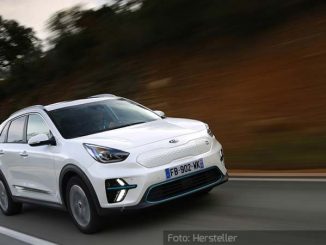 Kia-e-Niro-Dynamisch-Front-Seite-Weiß-06.12.18
