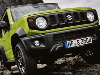Suzuki-Jimny-Statisch-Front-Seite-Berge-Grün-27.10.18