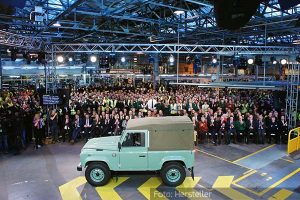 Land-Rover-Defender-90-Heritage-Seite-Grün-Werk-Solihull1)-17.04.19-