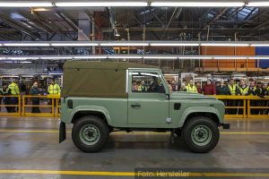 Land-Rover-Defender-90-Heritage-Seite-Grün-Werk-Solihull2)-17.04.19-