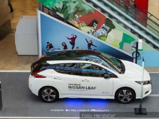 Nissan-Leaf-Statisch-Seite-Weiß-Shopping-Mall-17.04.19