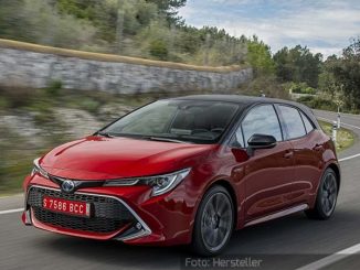 Toyota-Corolla-Dynamisch-Front-Seite-Rot-02.04.19