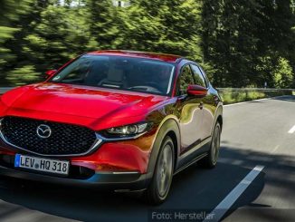 Mazda-CX-30-Dynamisch-Front-Seite-Rot-20.08.19