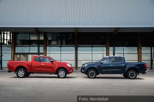 Nissan-Navara-Statisch-Double-Single-Cab-Seite-Blau-Rot-14.08.19