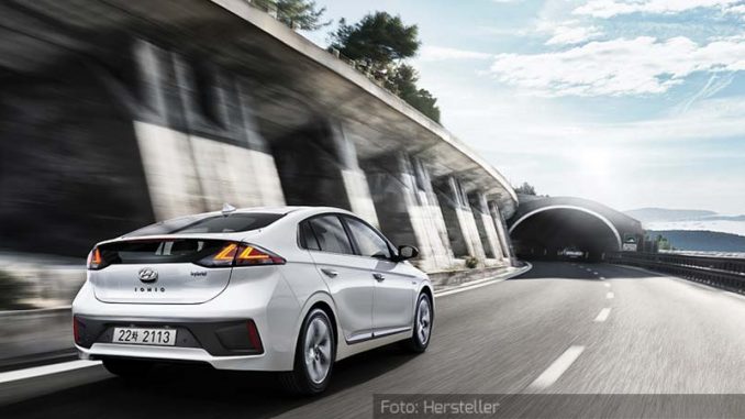 Hyundai-Ioniq-Elektro-Dynamisch-Heck-Seite-Weiß-01.09.19 Hyundai Ioniq Elektro
