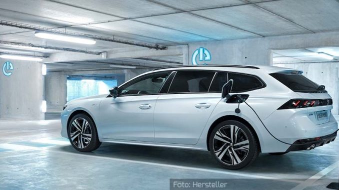Peugeot-508-SW-Plug-in-Hybrid-Seite-Heck-Weiß-Ladegarage-15.07.19 Peugeot 508 SW Plug-in Hybrid
