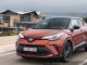 Toyota-C-HR-Dynamisch-Front-Seite-Bronze-20.01.20