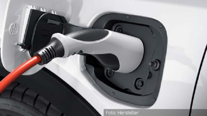 Kia-XCeed-PHEVDetail-Stecker13.05.20