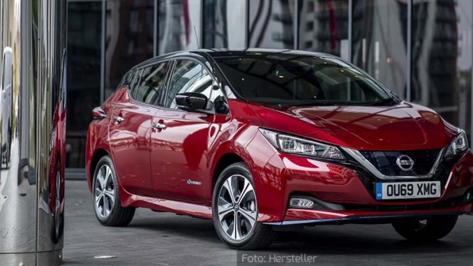 Nissan-Leaf-Statisch-Seite-Front-Rot-13.05.20