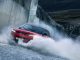 Range Rover Sport fährt durch Talsperren des Karahnjukar-Staudamms