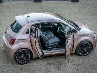 Fiat-500-Elektro-3+1 mit zwei gegenläufig öffnenden Türen auf Beifahrerseite