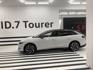 VW ID.7 Tourer seitlich in Halle