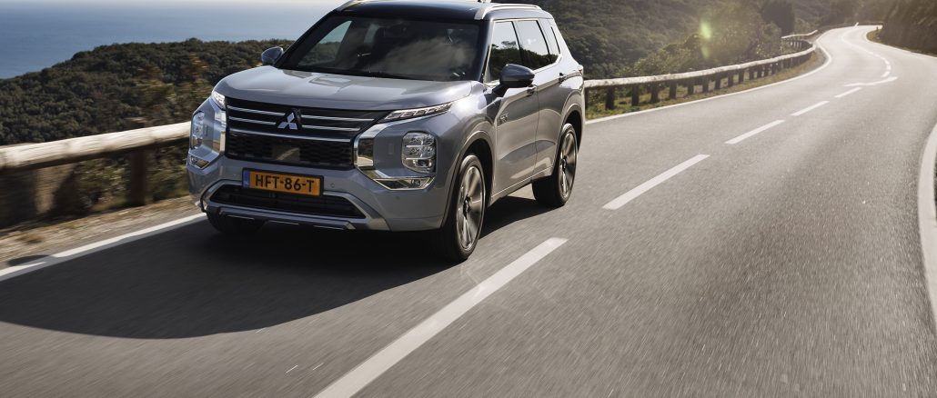 Der neue Outlander kehrt zurück. Die vierte Auflage bietet Plug-in-Hybrid-Technik der nächsten Generation. Das D-Segment-SUV stellt die nächste Stufe von Mitsubishis Produktoffensive dar Fotos: Mitsubishi
