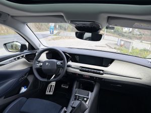 Schicker Arbeitsplatz: Blick ins Cockpit des neun Vierers von DS 