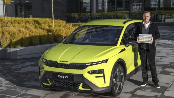 Meister aller Klassen: Der Elroq ist GCOTY 2026. Škoda-CEO Klaus Zellmer freut sich über die renommierte Auszeichnung Fotos: Škoda