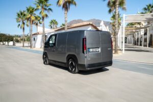 Emissionsfrei: Bis zu ca. 416 Kilometer Reichweite lokal abgasfrei. Künftige LCVs wie der Kia PV5 machen das Transportwesen umweltfreundlicher