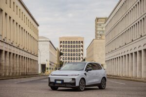 Besonders im Stop-and-go ermöglicht der One-Pedal-Drive, das Beschleunigen und Verzögern nahezu komplett über das Fahrpedal zu steuern