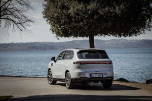 Seit Mai ist der Hybrid ab 32.400 Euro bestellbar, als Quasi-Stromer mit Reichweitenversicherung
