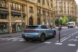 Der Teilzeitstromer kombiniert einen 1,5-Liter-Benziner mit einem Elektromotor und kommt auf 258 PS Systemleistung und ist ab 35.990 Euro erhältlich