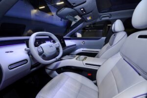 Innovativ: Xpeng hat einen hochspezialisierten, äußerst leistungsstarken Prozessor entwickelt. Der Turing-AI-Chip soll autonomes Fahren auf Level-2+ ermöglichen und den Verkehr komplett erkennen